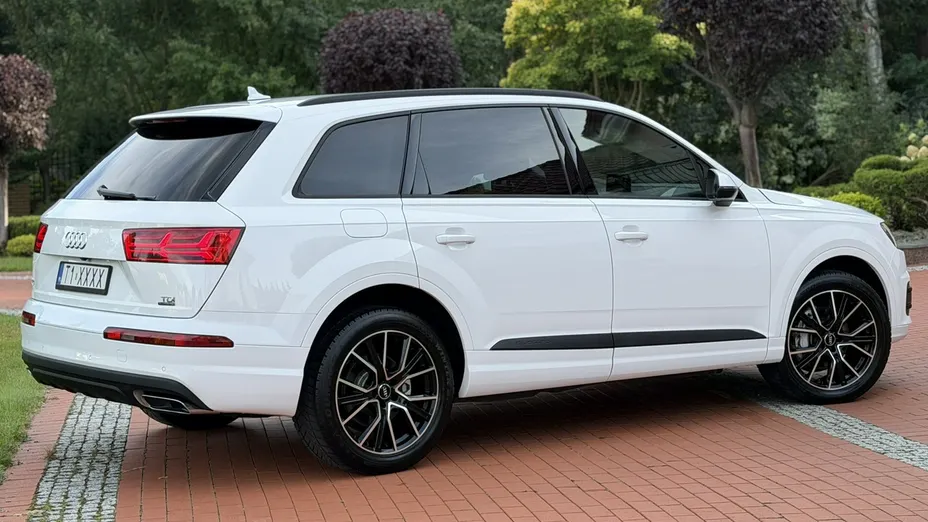 AUDI Q7 -