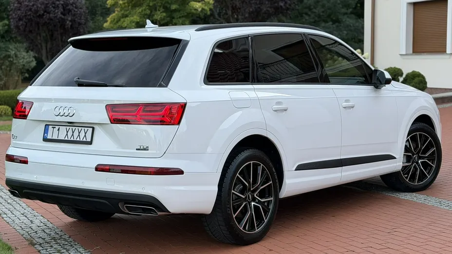 AUDI Q7 -