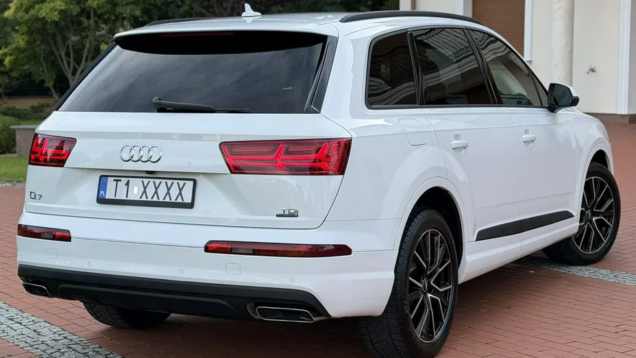 AUDI Q7 -