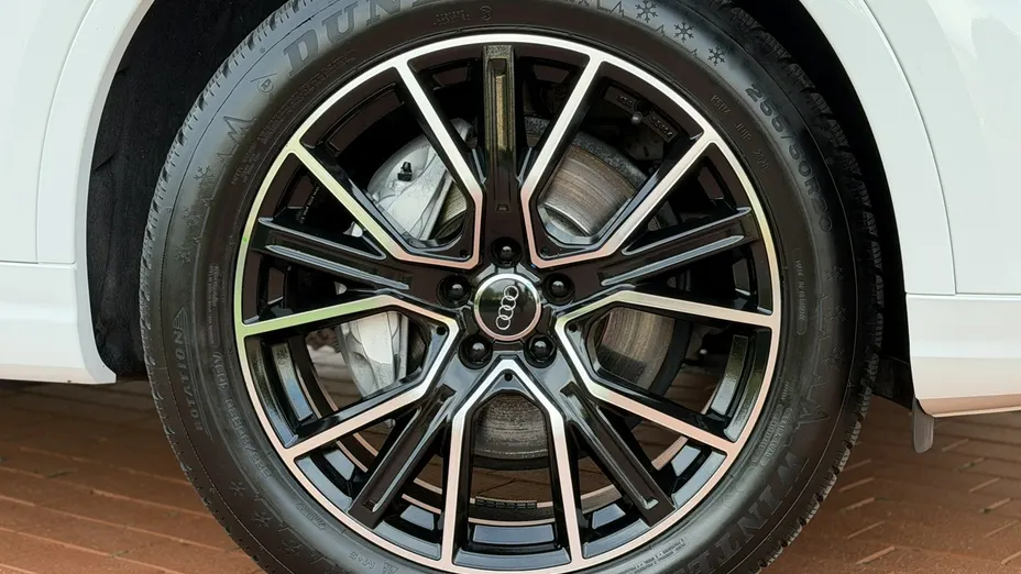 AUDI Q7 -