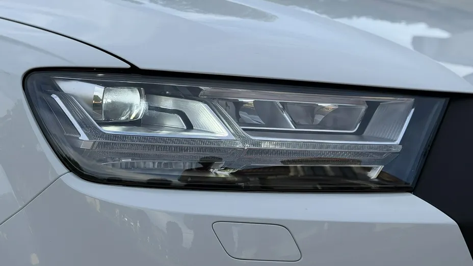 AUDI Q7 -