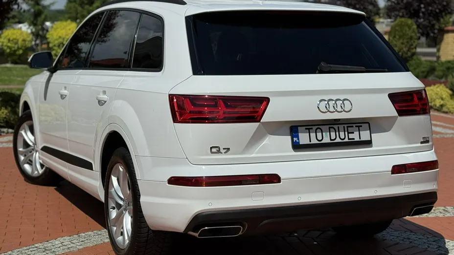 AUDI Q7 -