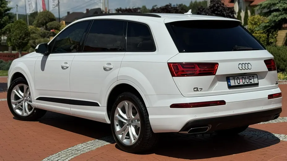 AUDI Q7 -