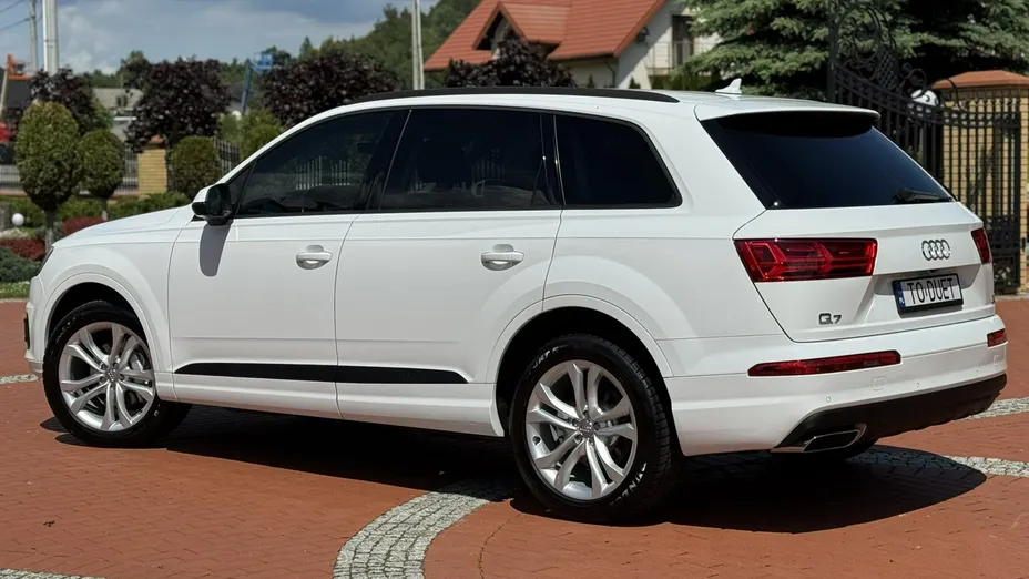 AUDI Q7 -