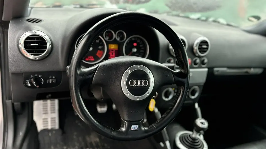 AUDI TT -