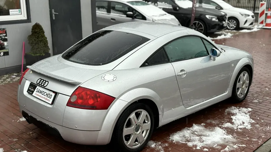 AUDI TT -