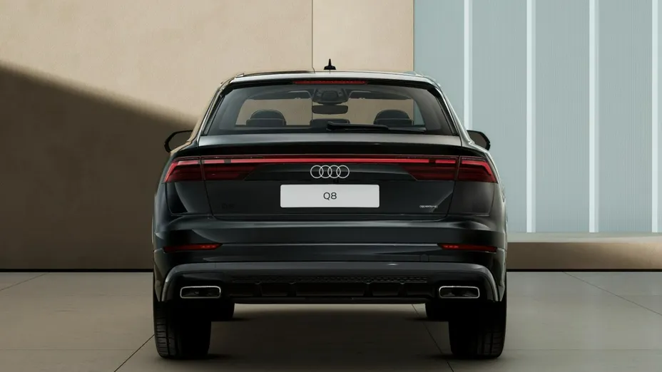 AUDI Q8 -