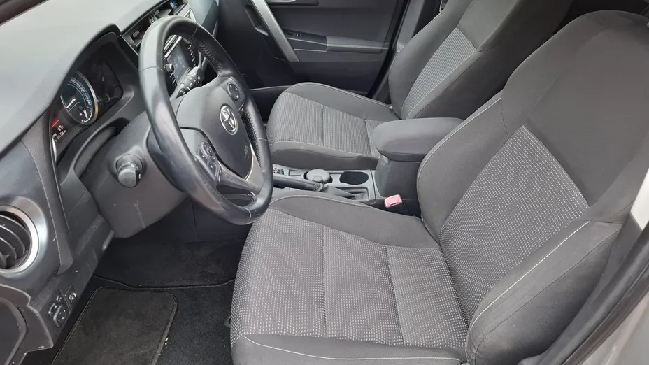 TOYOTA Auris -