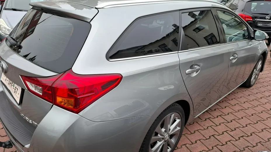 TOYOTA Auris -