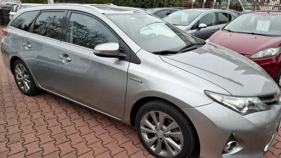 TOYOTA Auris -