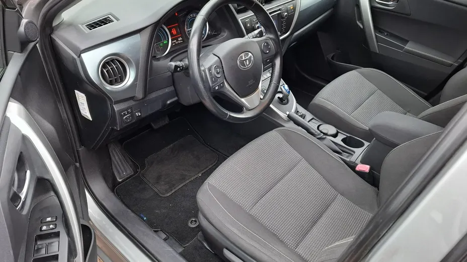TOYOTA Auris -