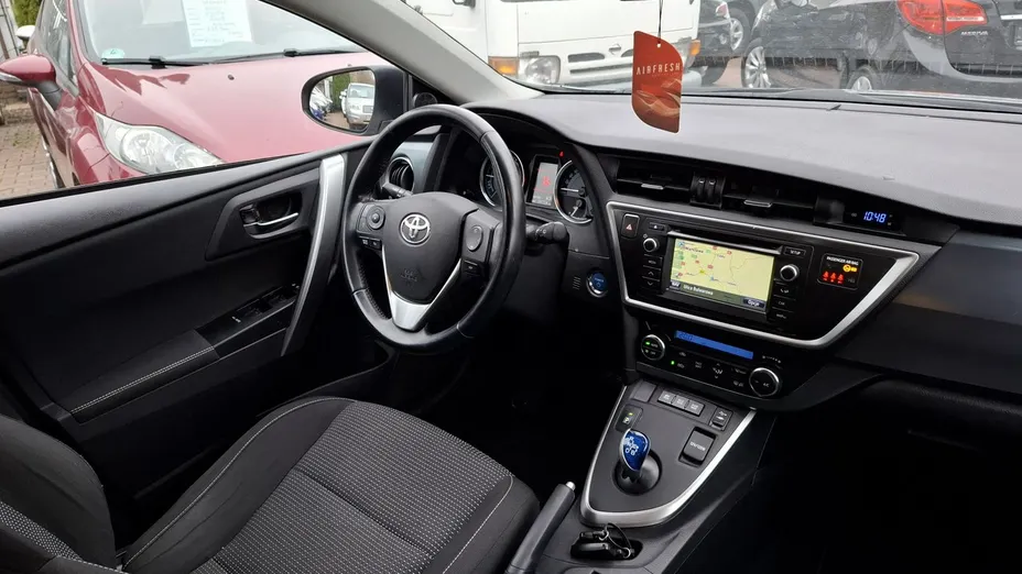 TOYOTA Auris -