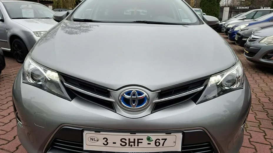 TOYOTA Auris -
