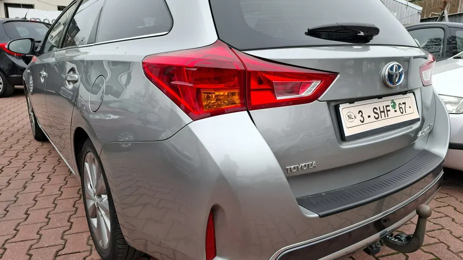 TOYOTA Auris -
