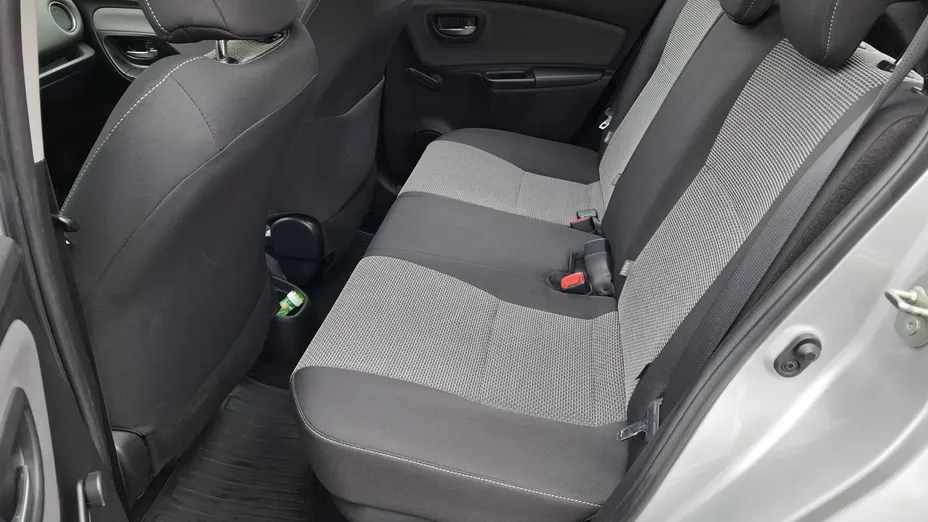 TOYOTA Yaris -