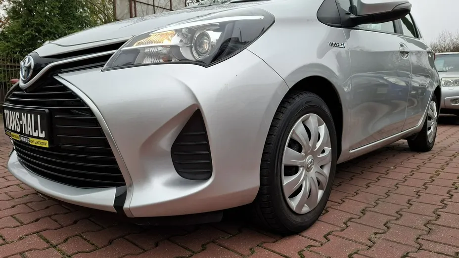 TOYOTA Yaris -