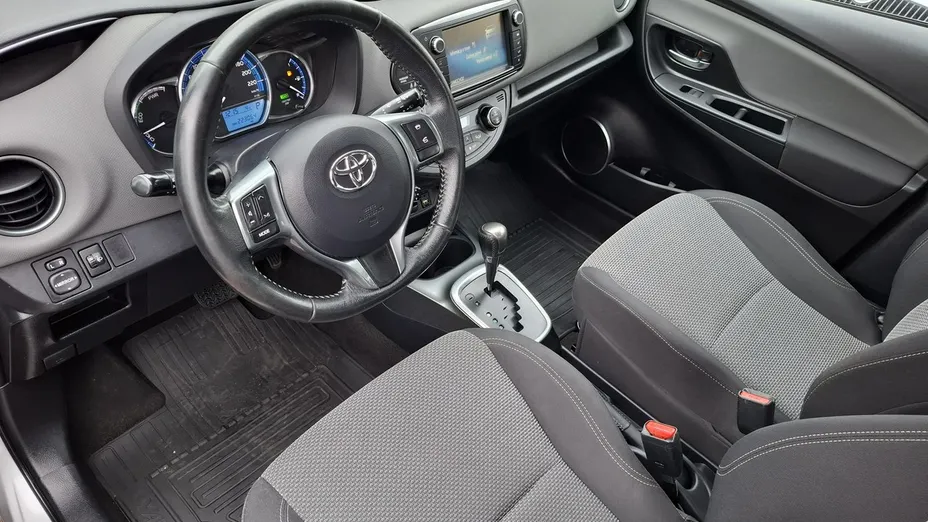 TOYOTA Yaris -