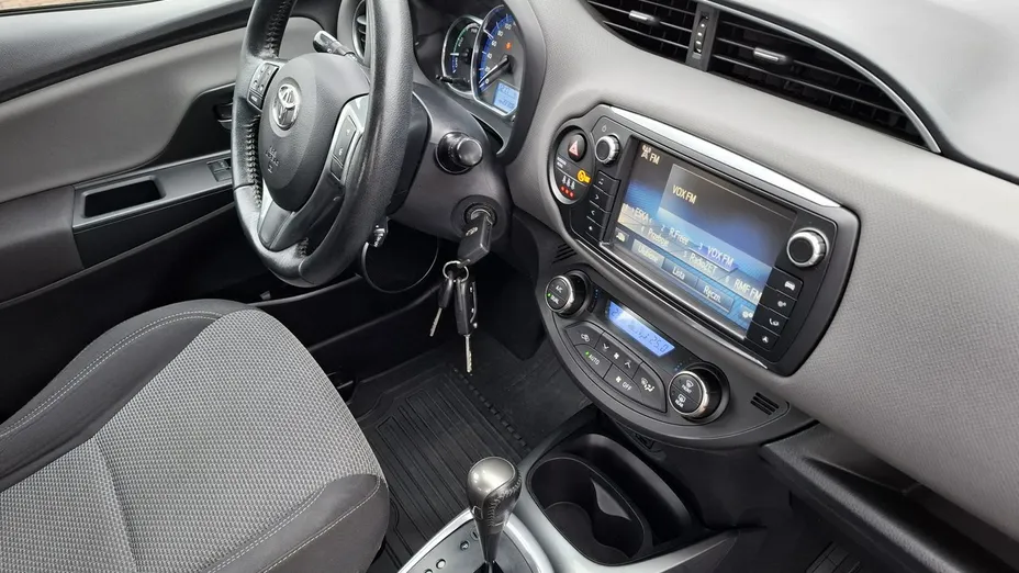 TOYOTA Yaris -