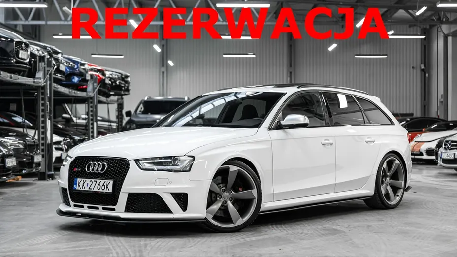 AUDI RS4 -