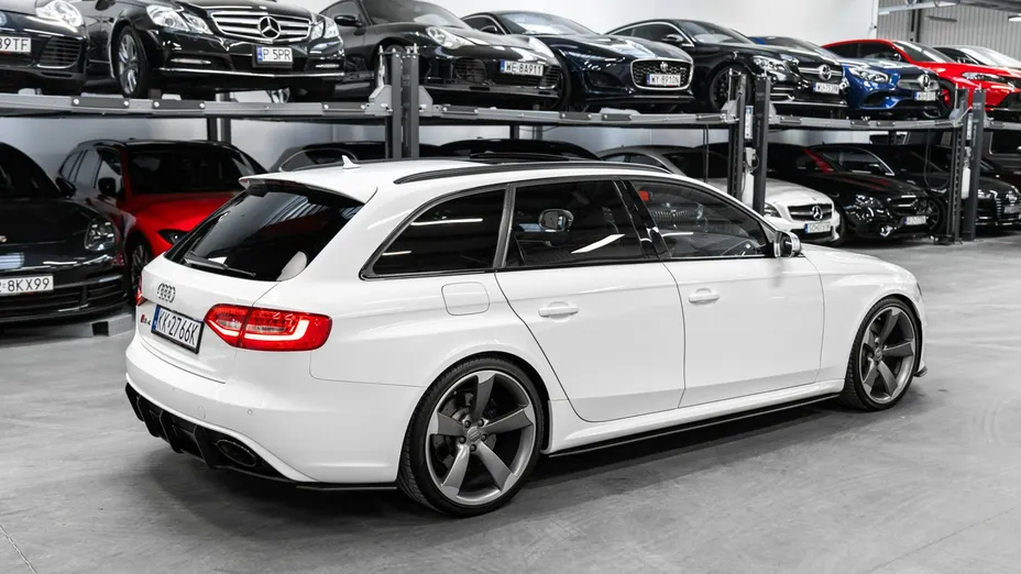 AUDI RS4 -