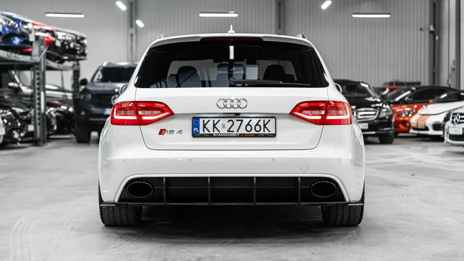 AUDI RS4 -