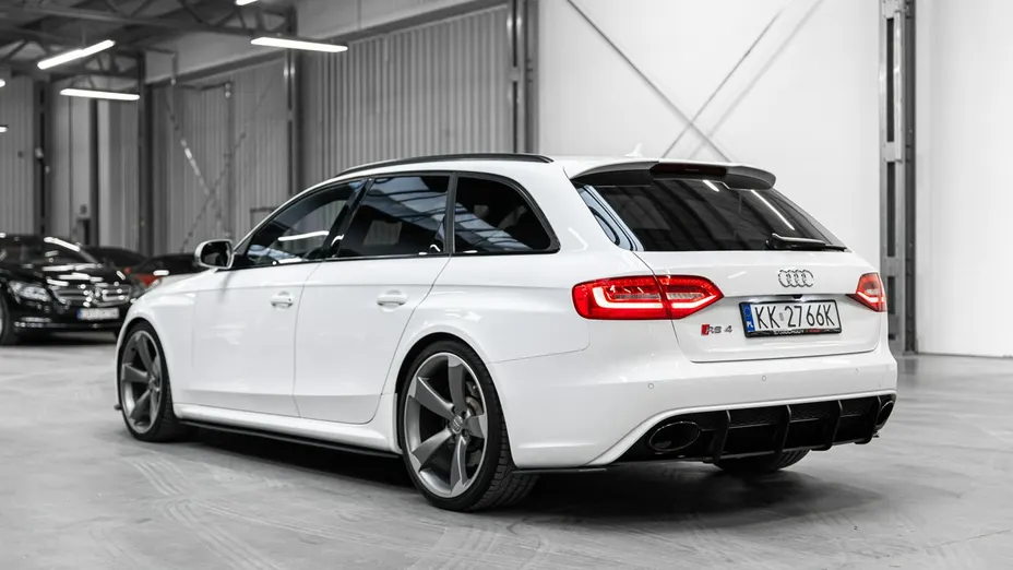 AUDI RS4 -
