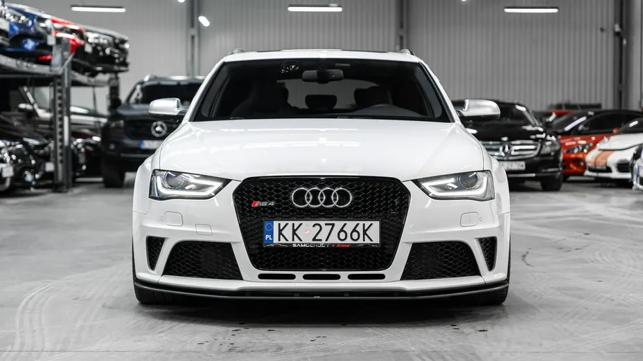 AUDI RS4 -