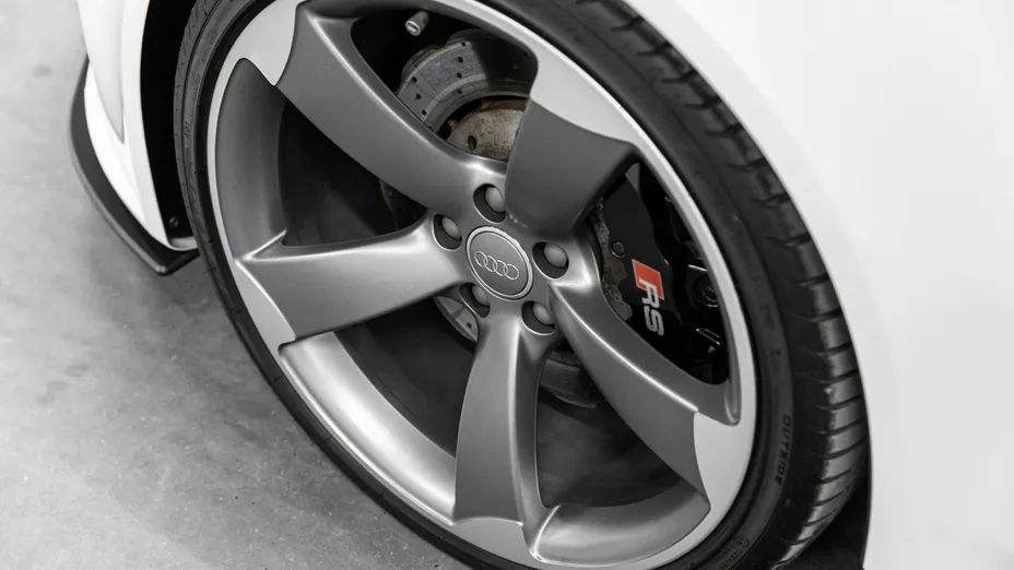 AUDI RS4 -