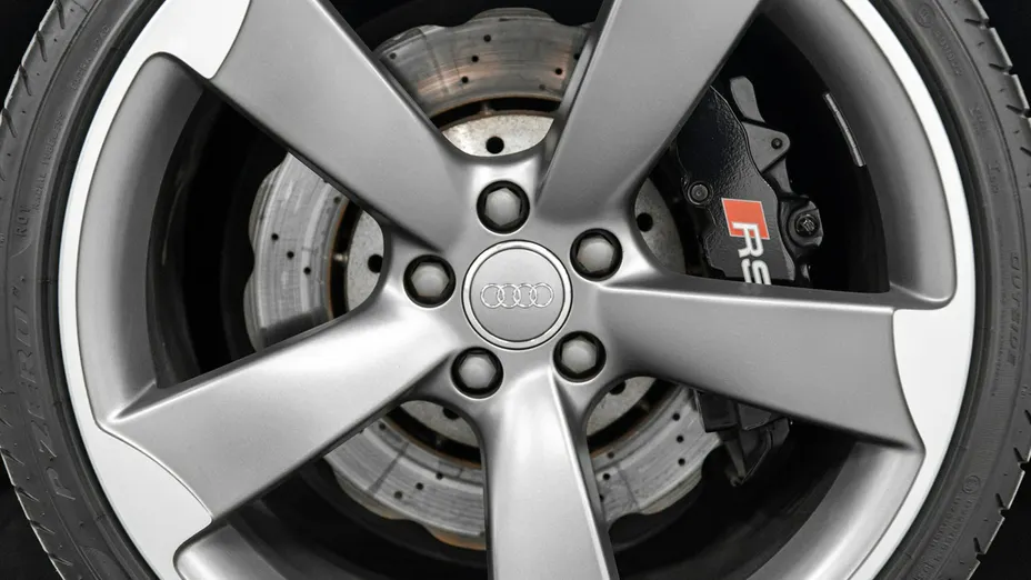 AUDI RS4 -