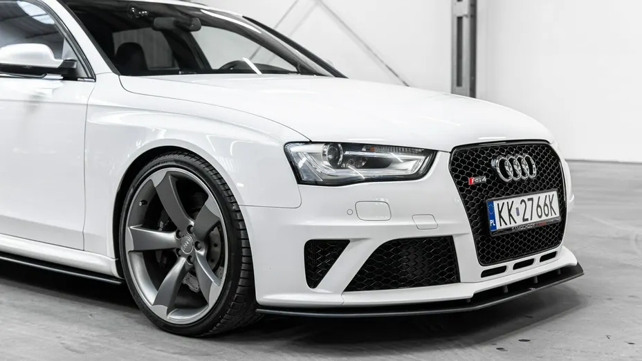 AUDI RS4 -