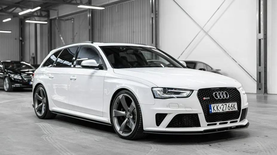 AUDI RS4 -