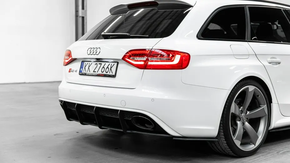 AUDI RS4 -