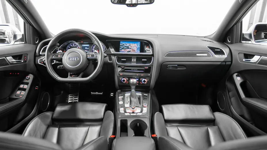 AUDI RS4 -