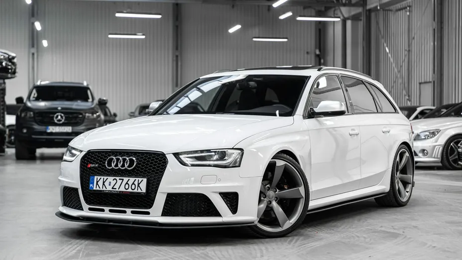 AUDI RS4 -