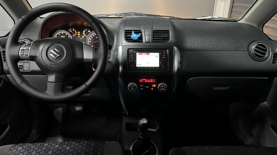 SUZUKI SX4 -