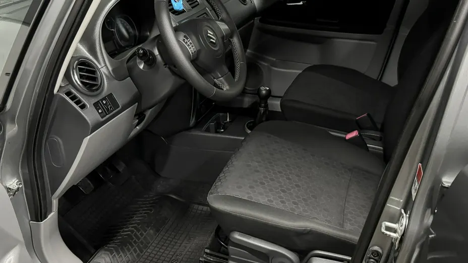 SUZUKI SX4 -