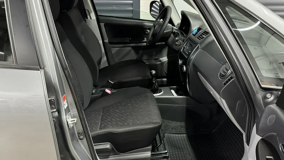 SUZUKI SX4 -
