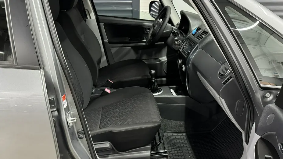 SUZUKI SX4 -