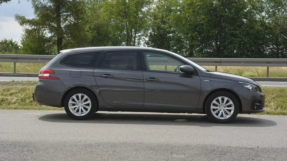 PEUGEOT 308 -