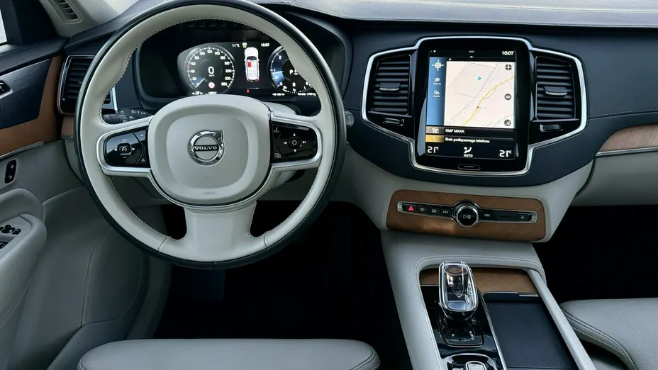 VOLVO XC90 -