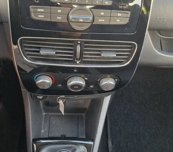 RENAULT Clio -