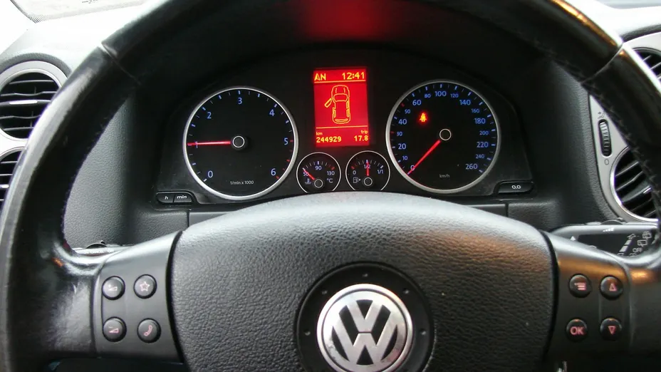 VOLKSWAGEN Tiguan -