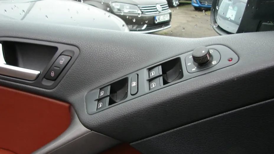 VOLKSWAGEN Tiguan -
