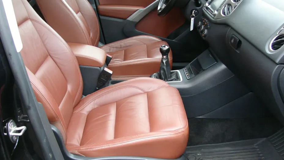 VOLKSWAGEN Tiguan -