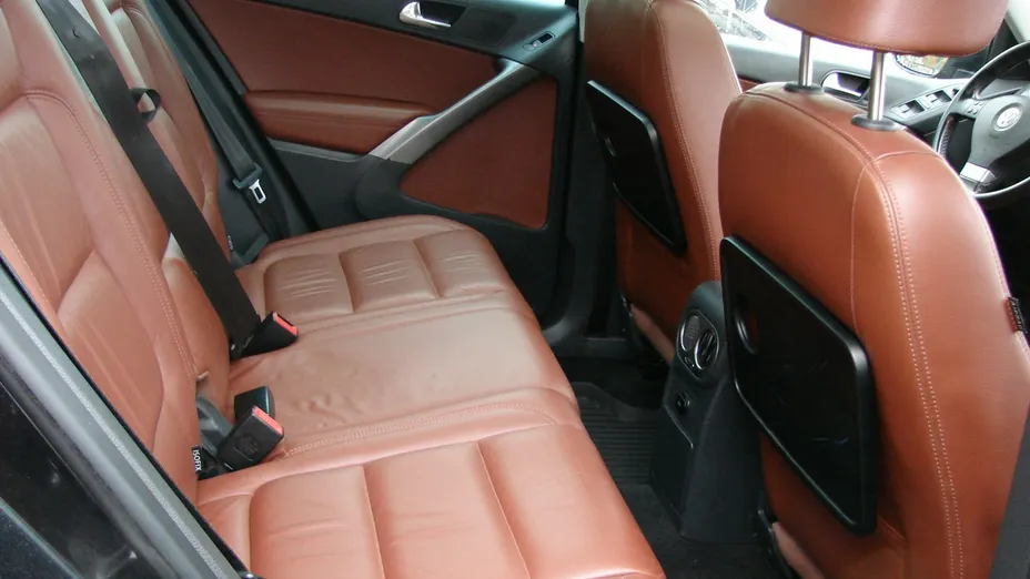 VOLKSWAGEN Tiguan -