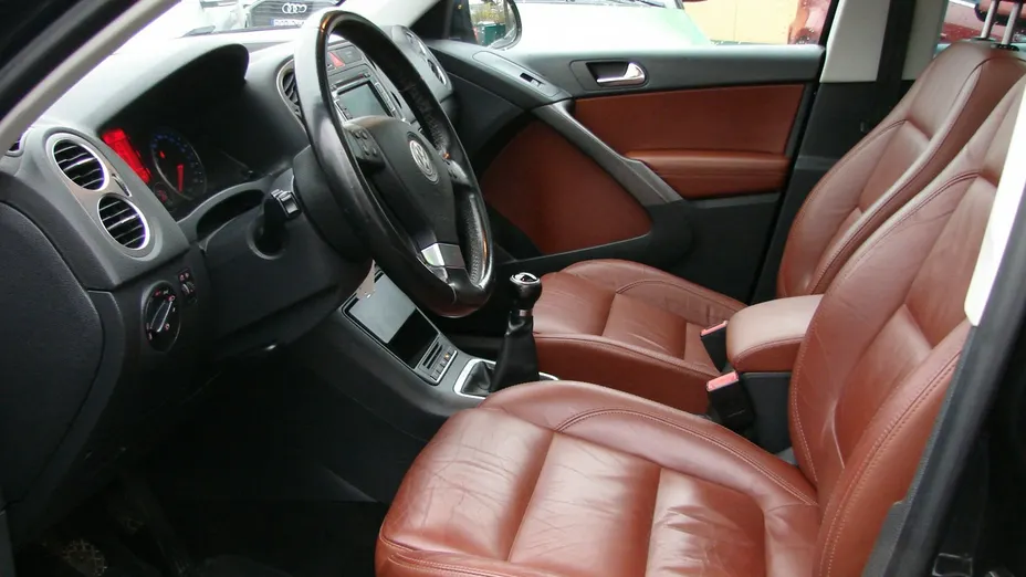 VOLKSWAGEN Tiguan -