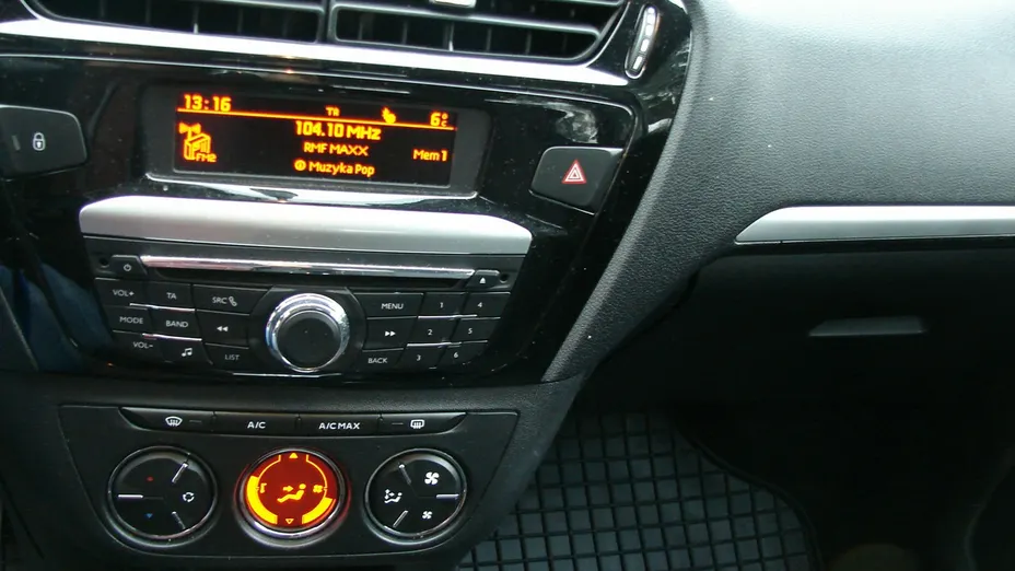 PEUGEOT 301 -
