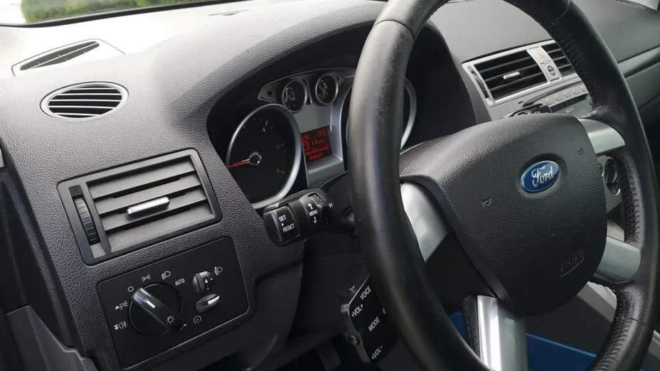 FORD Kuga -