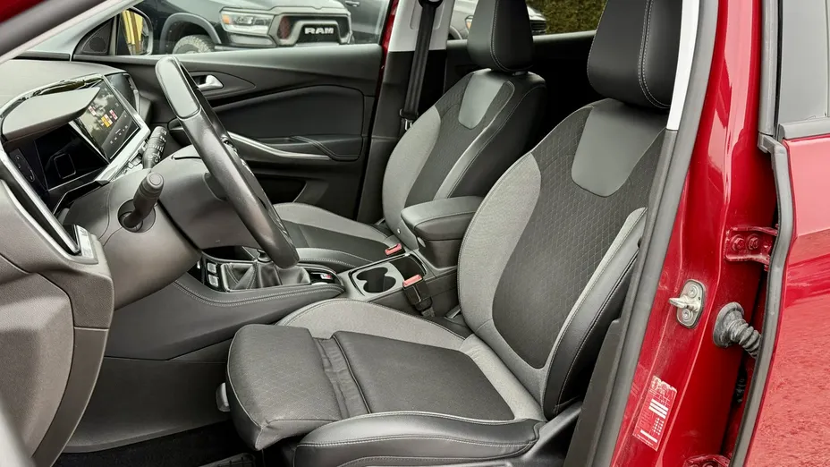 OPEL Grandland X -