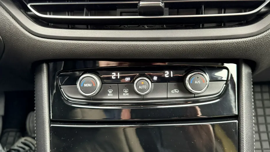 OPEL Grandland X -